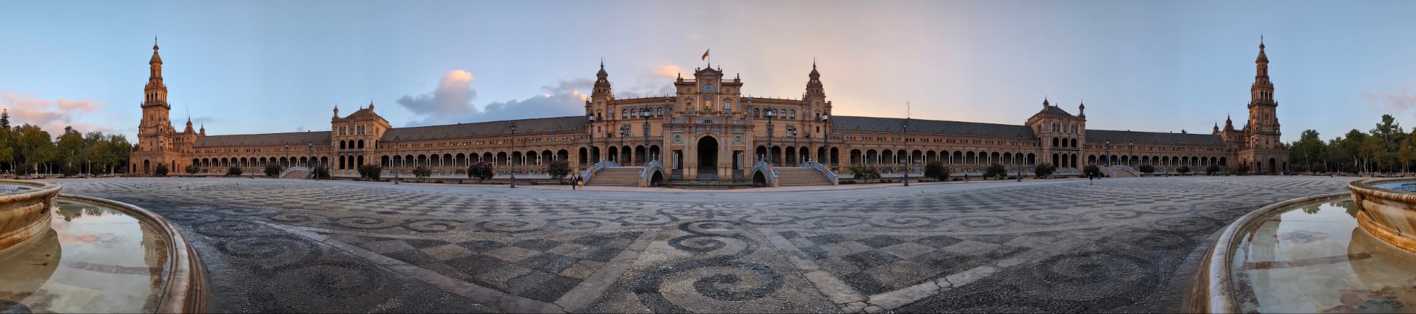 Panorama of Plaza de España.